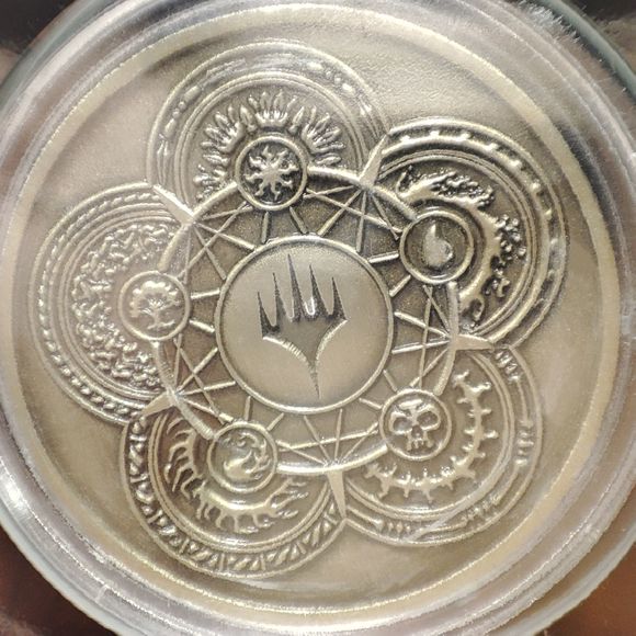 Magic The Gathering Limited Edition Embossed Coin Official MTG Collectible Badge - Picture 3 of 3
